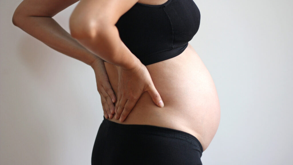 5 bons gestes pour soulager les maux de dos enceinte